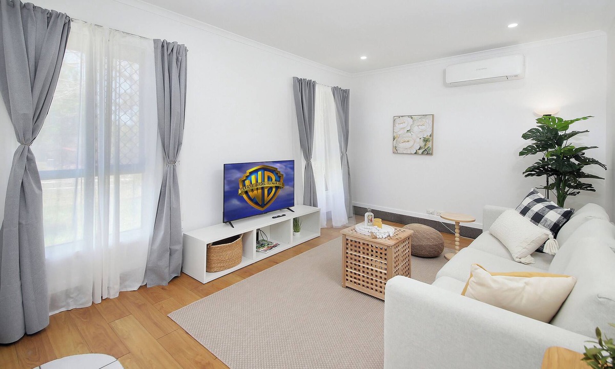 Hillcrest House | Furnished 3BR House | Huge Backyard | Weekly Stay Available