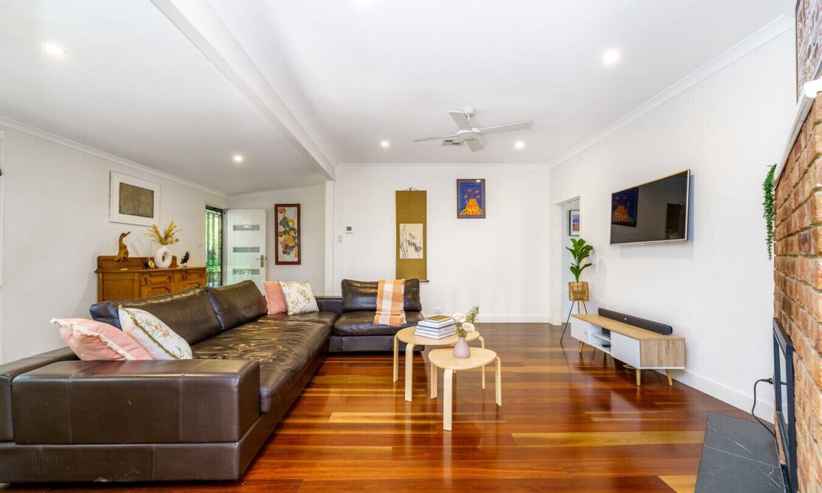 Pialligo House | Garden Precinct 3BR, Walking distance to Airport