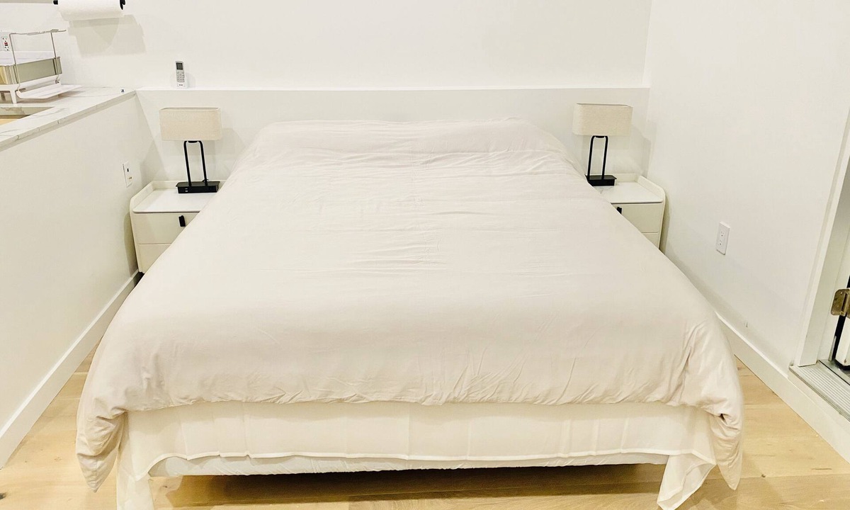 Mar Vista House | Garden View Private Bedroom With Own Bathroom