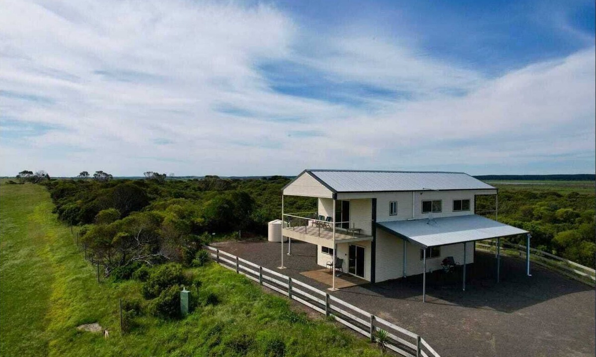 Rivoli Bay House | Get away at Rivoli Bay Farm Stay. Beach access close by. Sleeps 6