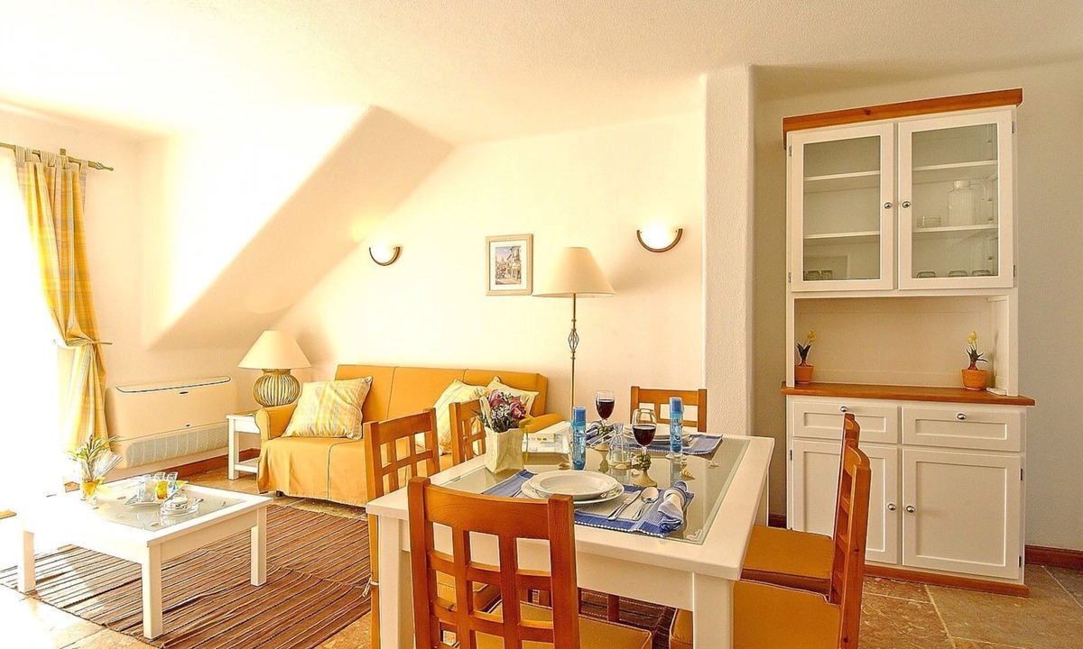 Olhos D'Agua Apartment | Giddah White Apartment, Pool, Wifi, Ac