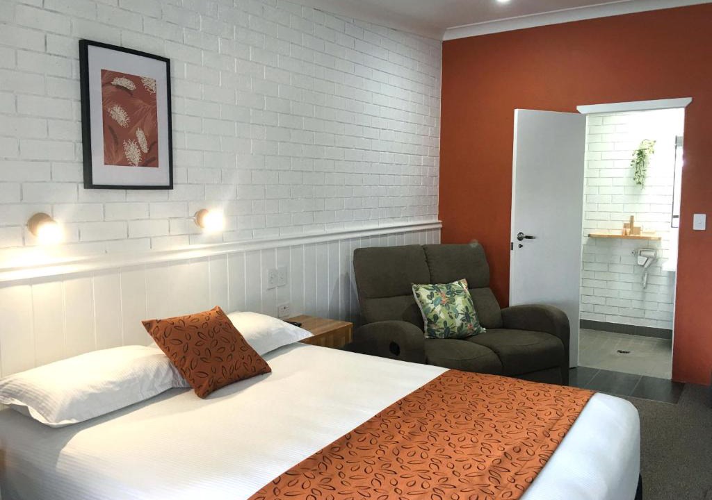 Gin Gin Hotel | Gin Gin Village Motor Inn Motel QLD