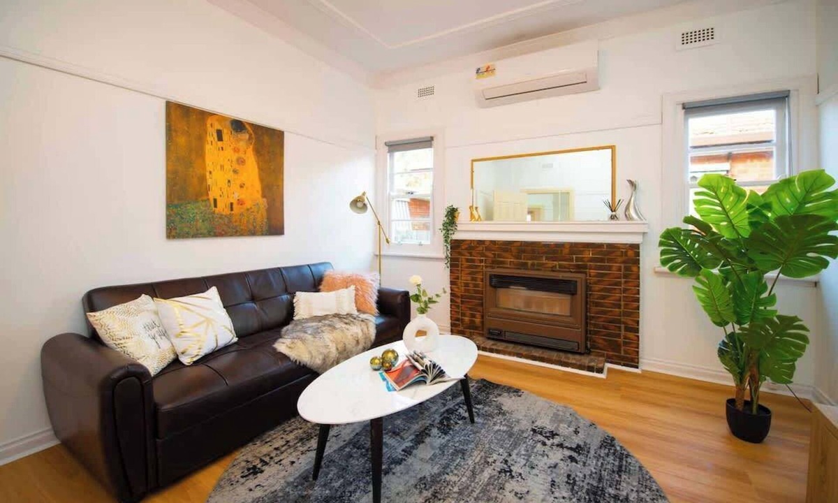 Hampton House | Golden & Perfectly Located Family Home at Hampton