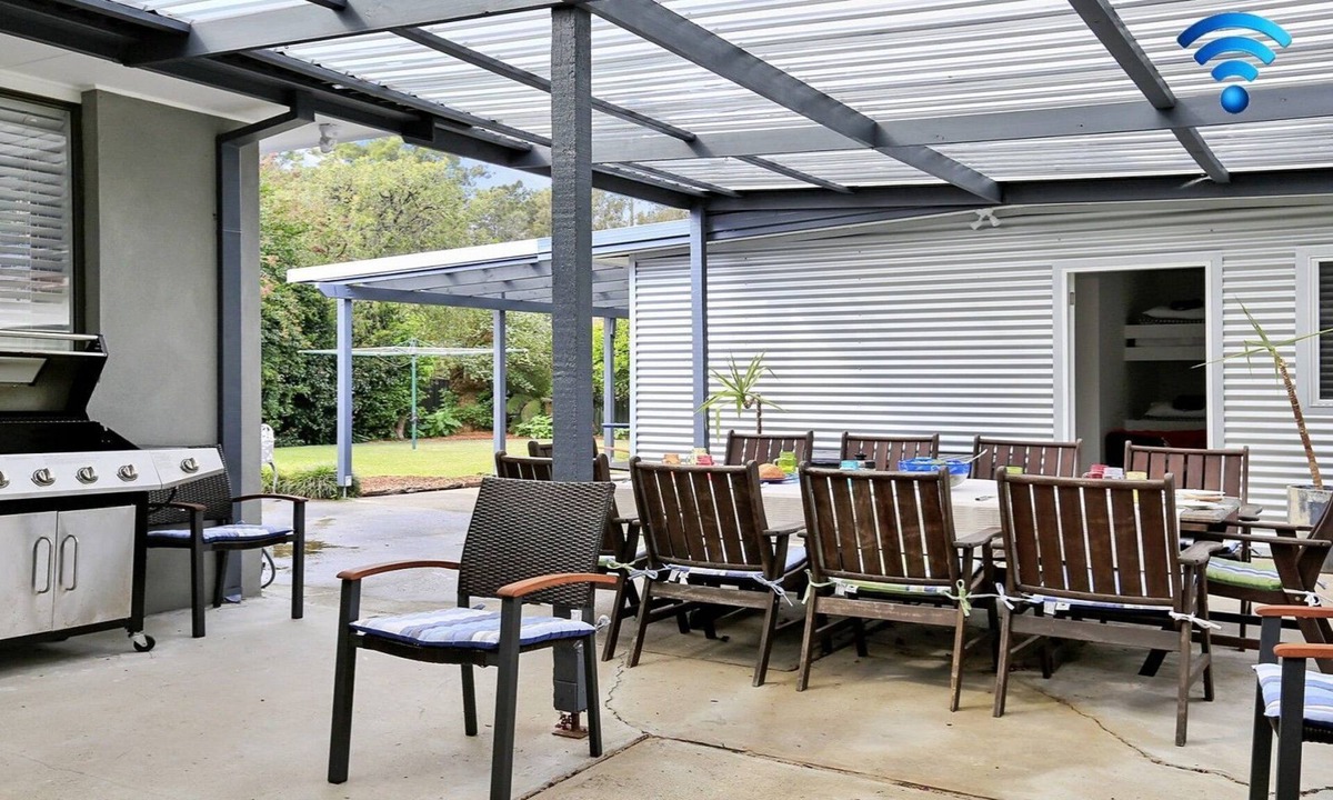 Culburra Beach House | Gone Fishing! - ideal for larger families and groups with pets