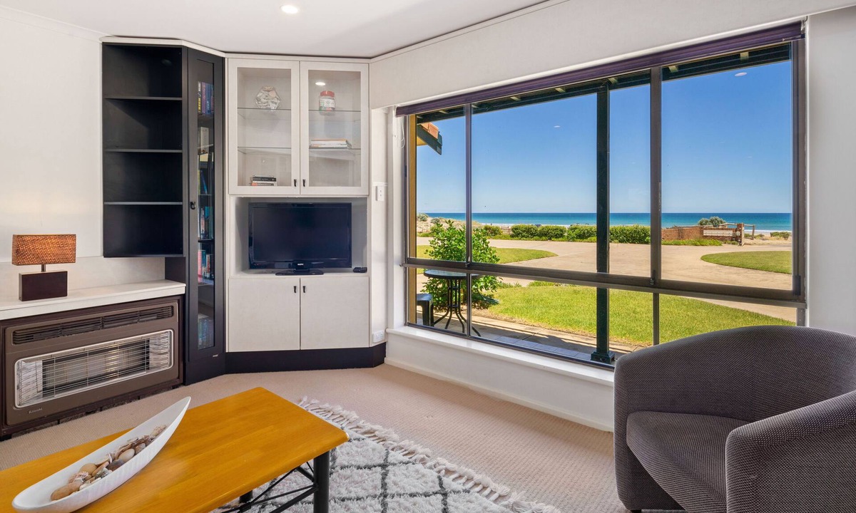 Moana House | Gorgeous Beach and Ocean Views - Located right on the Beach and Pet Friendly!