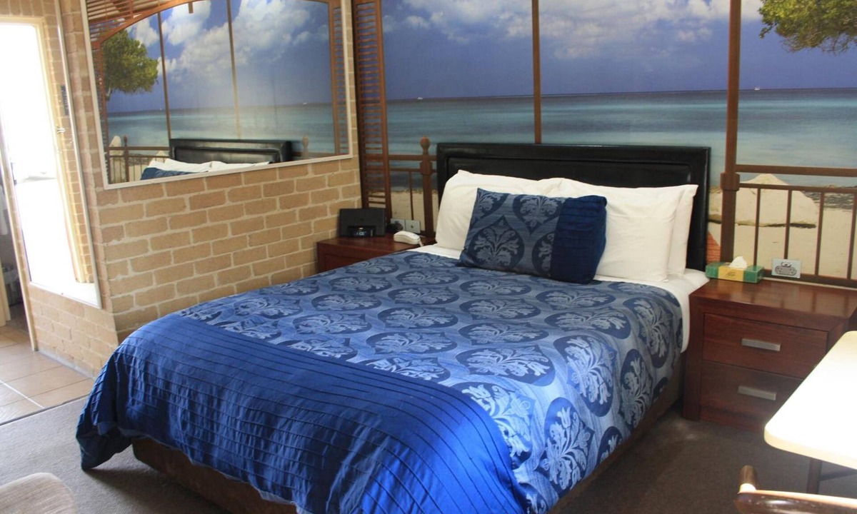 Queanbeyan East Hotel | Grand Manor Motor Inn - Queanbeyan