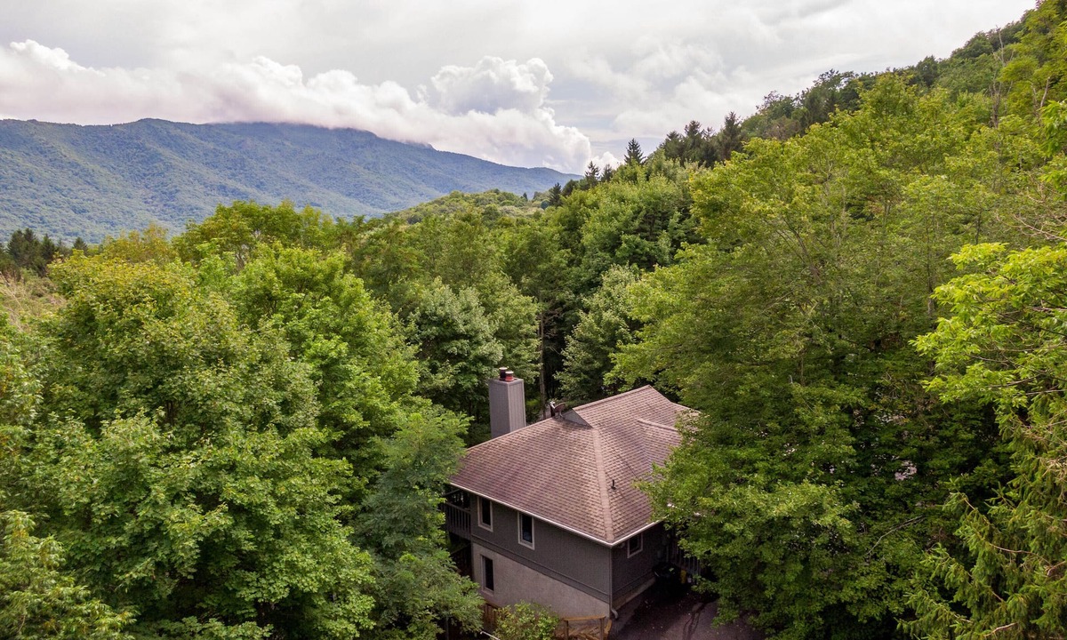 Seven Devils House | Grand View - Mountain Views, Pool Table, Fire Pit