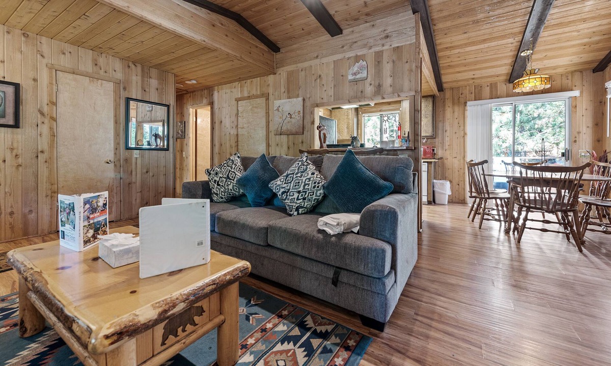 Sugarloaf House | Granny's Love Shack - Close to Hiking Trails, Fireplace, Deck, Barbecue
