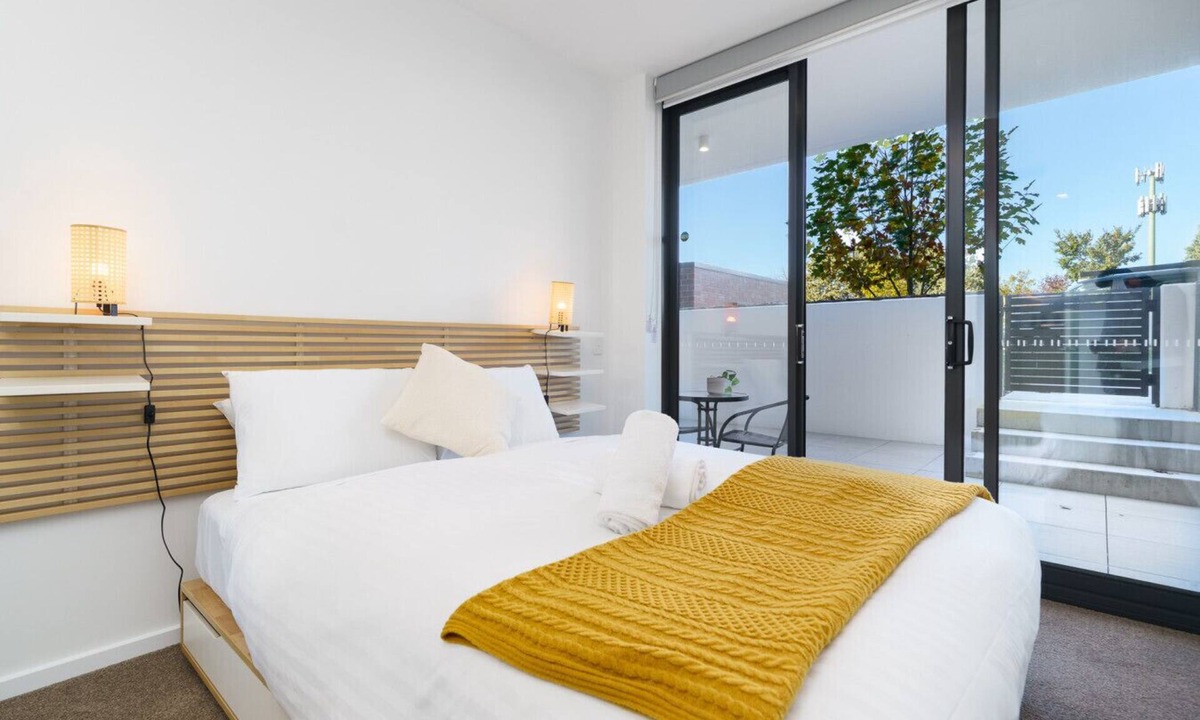 Griffith Apartment | Griffith Apartment | Prime Location+Courtyard+Gym