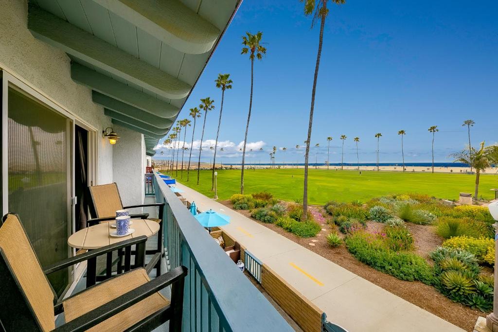 Groundswell | Balboa Peninsula