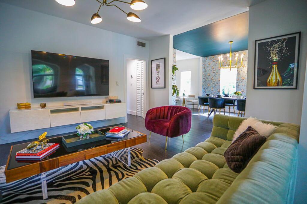 Bayside Historic District House | GUCCI MANOR 8 Bedrooms & Hot Tub