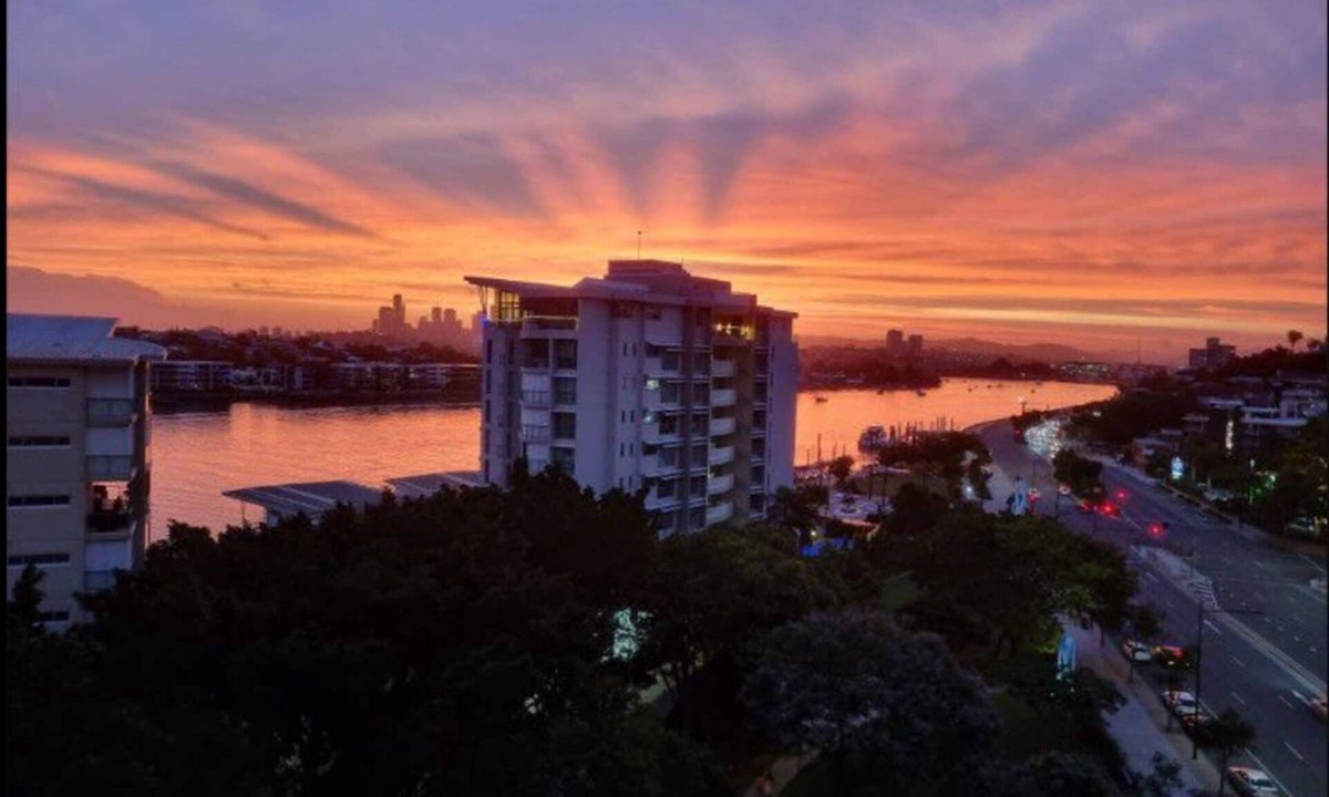 Hamilton Apartment | Hamilton Riverview Apt | Balcony & Pool