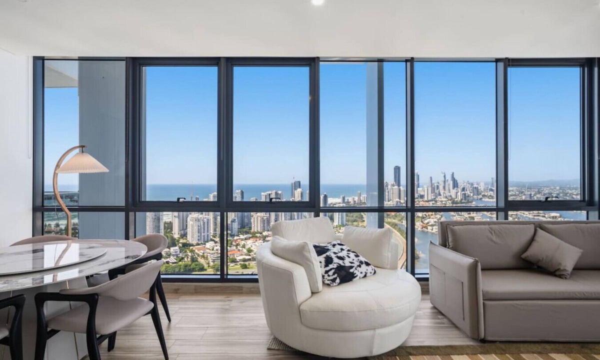 Southport Apartment | High-Level Ocean View 3BR/2BA Apt | Free Parking