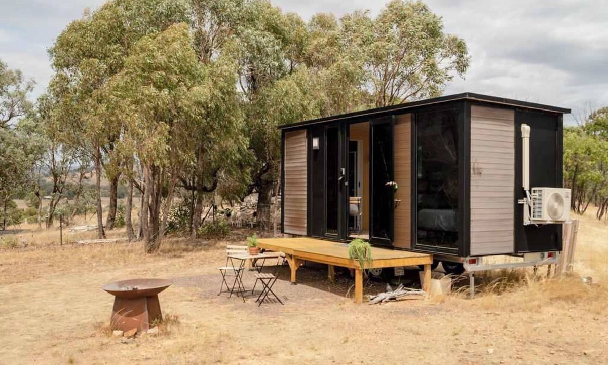 Balmattum House | Hill View at Euroa by Tiny Away