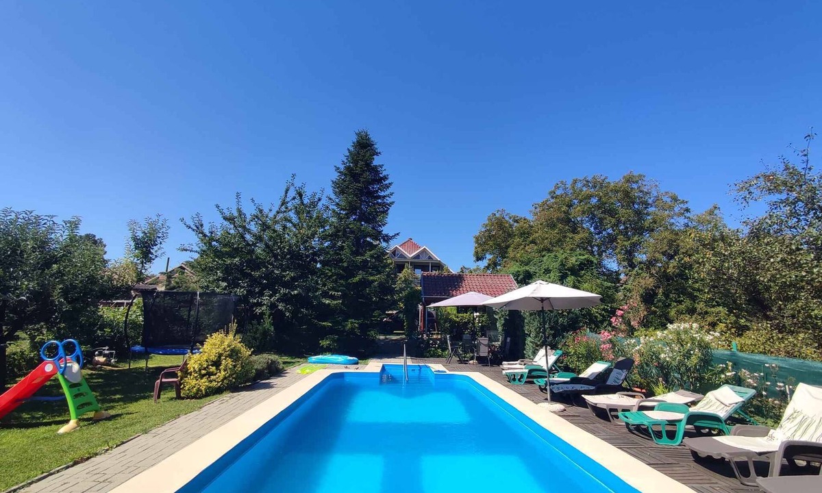 Balatonfoldvar Apartment | Holiday apartment with pool and playground
