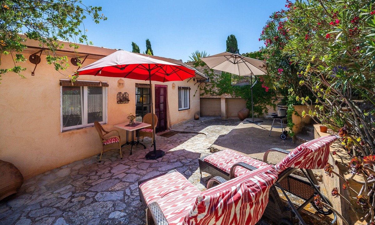 Son Macia House | Holiday Apartment "Individual Guesthouse Mallorca" with Mountain View, Shared Pool & Wi-Fi