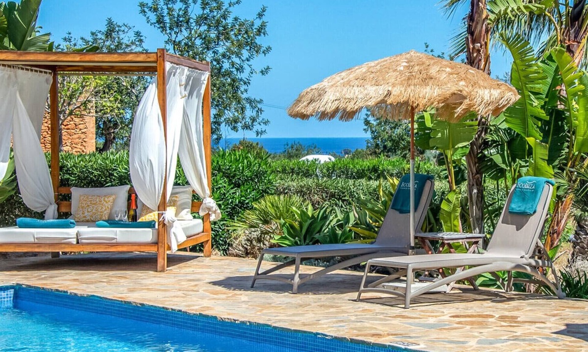 Sant Carles de Peralta House | Holiday Home 'Can Andreuet' with Private Pool, Wi-Fi and Air Conditioning in Ibiza