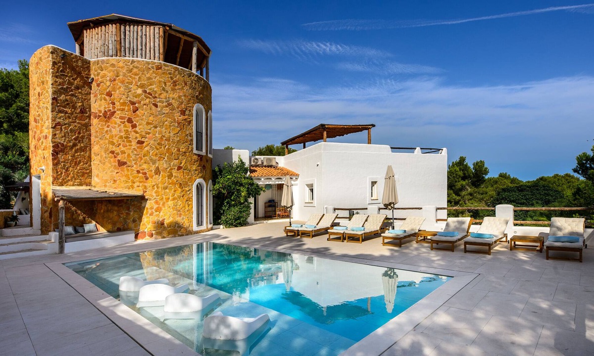 San Antonio Bay House | Holiday Home 'Can Taika' with Sea Views, Wi-Fi and Air Conditioning
