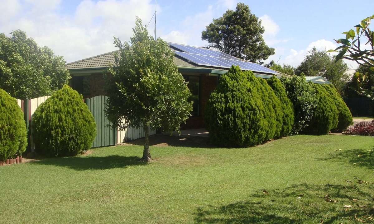 Innes Park House | Holiday Home - easy Walk to Beach, Park, 10 min drive to Bargara, Mon Repos