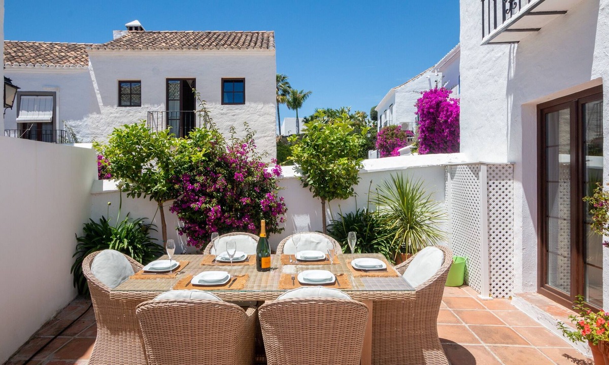Marbella House | Holiday Home 'Townhouse El Naranjal' with Sea View, Wi-Fi and Air Conditioning