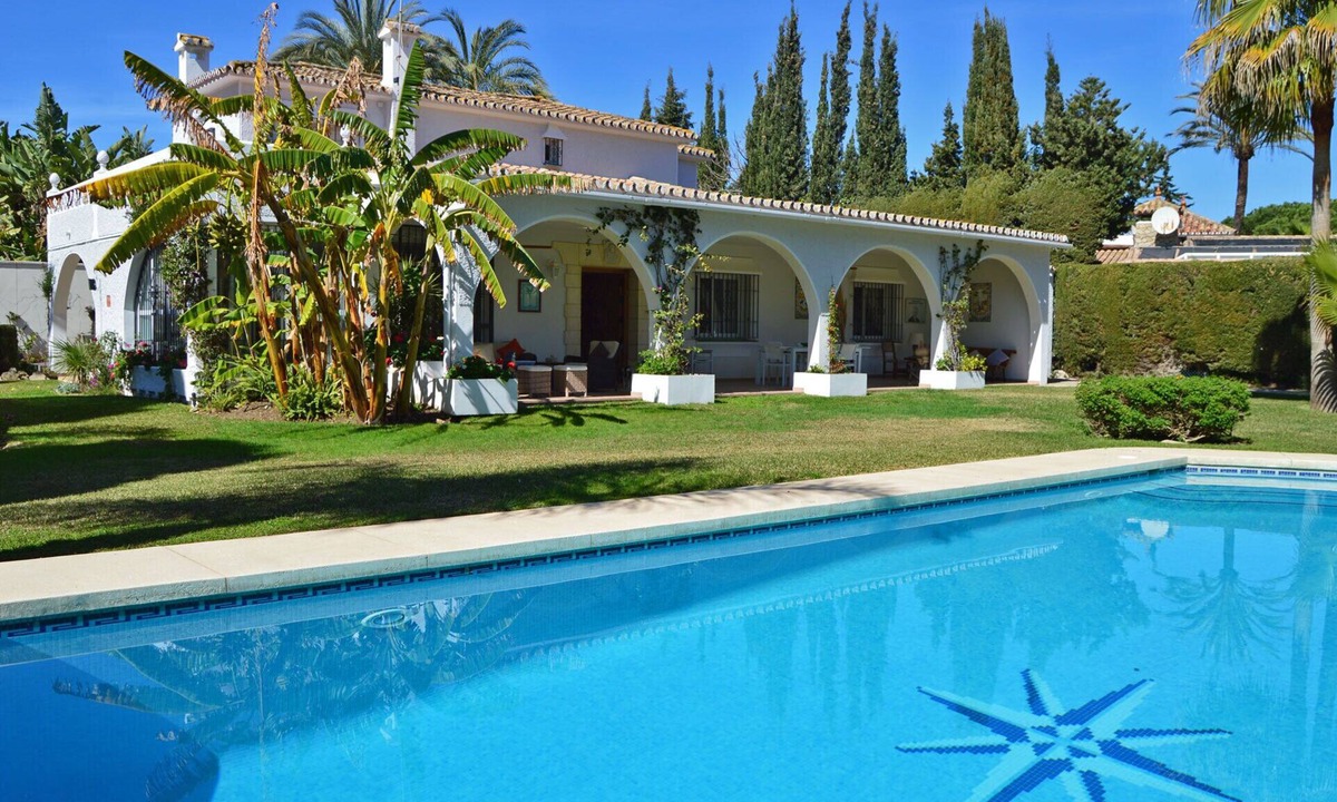 Atalaya-Isdabe Villa | Holiday villa with lovely pool area, 300m from the beach in Atalaya Playa