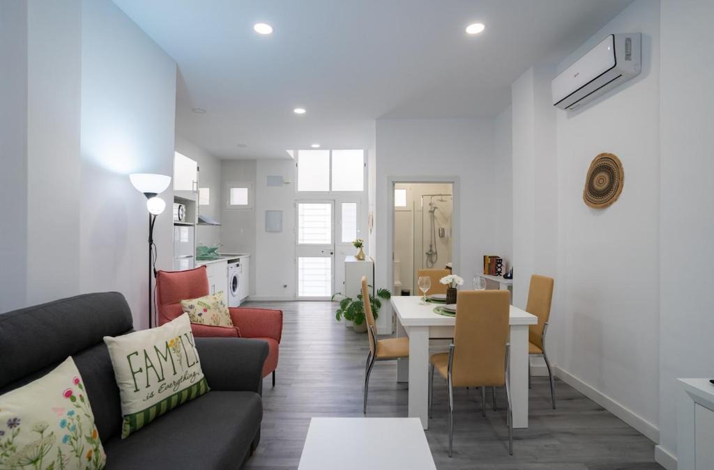 El Palo Apartment | Holidays & Home Estudio El Palo 8B, 400 m playa
