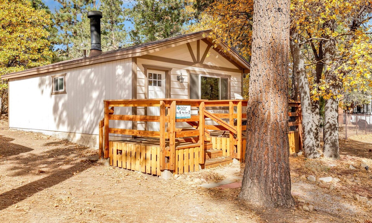 Sugarloaf Cabin | Holmes Away from Home Big Bear- Adorable Sugarloaf Retreat