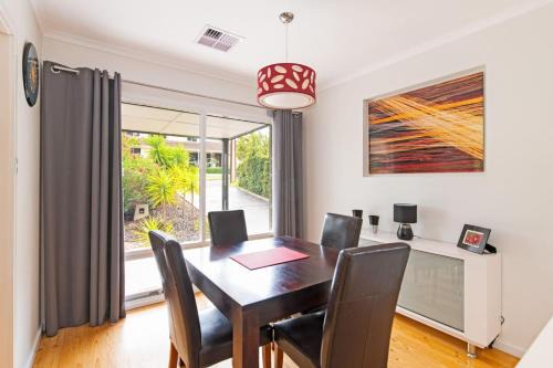 Tea Tree Gully House | Home among the Gum Trees - Free wine - Pool offline July1-Sep 4