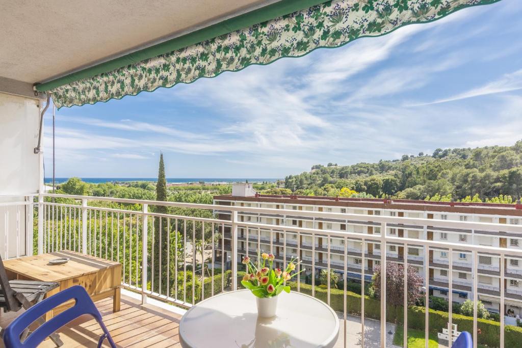 Santa Susanna Apartment | HomeHolidaysRentals Regard