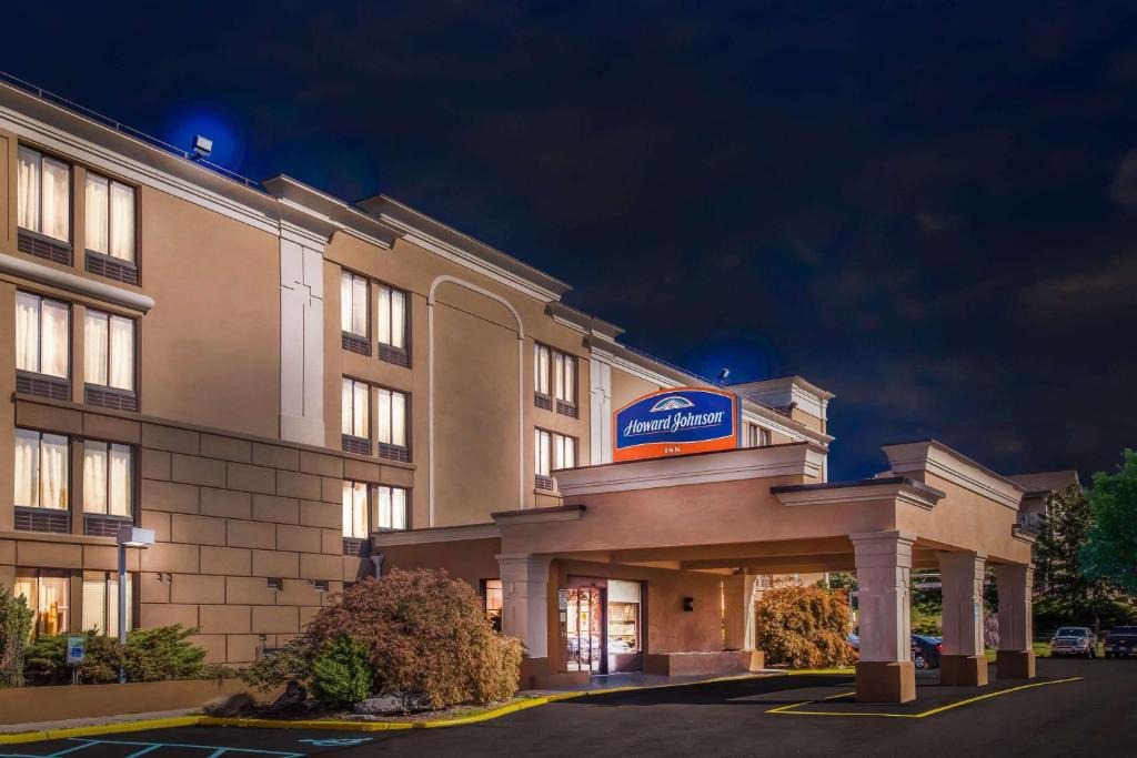 Tallman Hotel | Howard Johnson by Wyndham Suffern