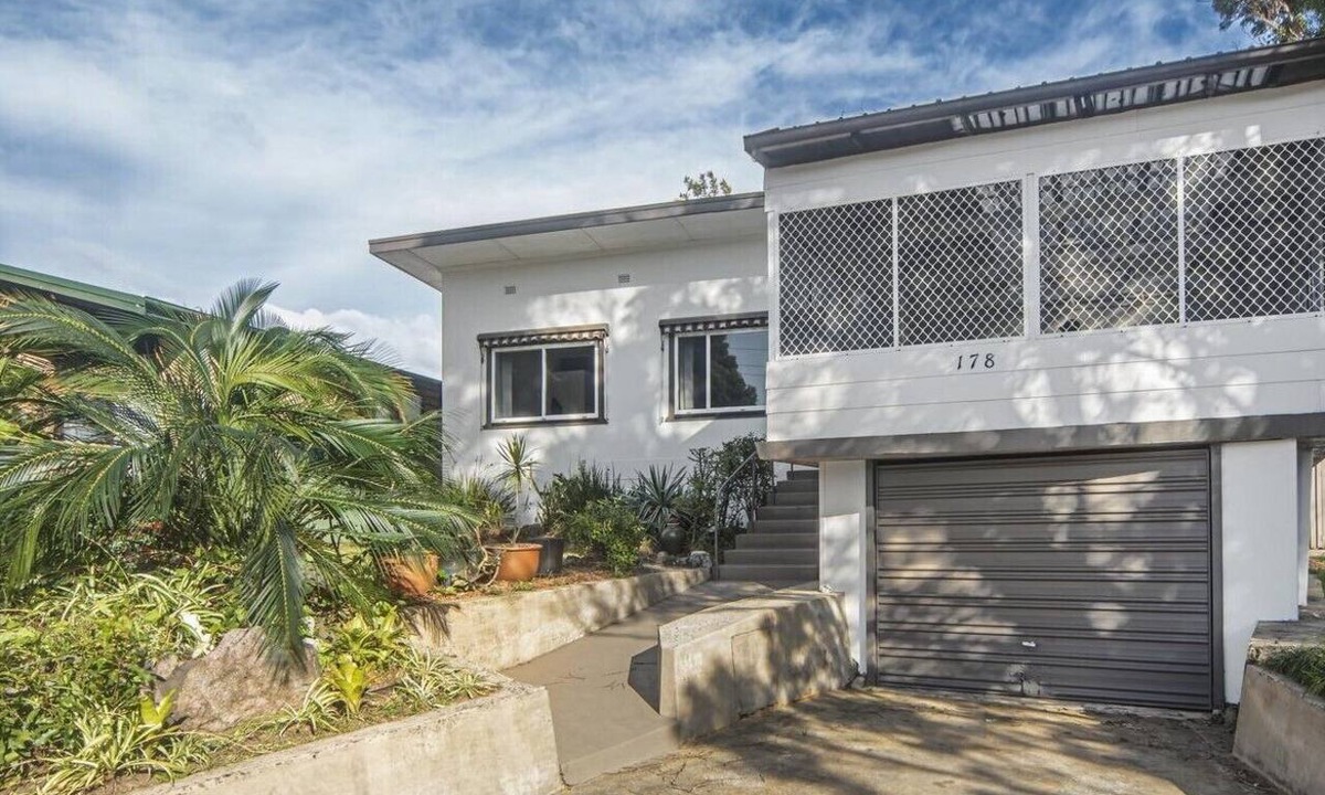 Nowra House | ICONIC ESCAPE NOWRA - Entire house