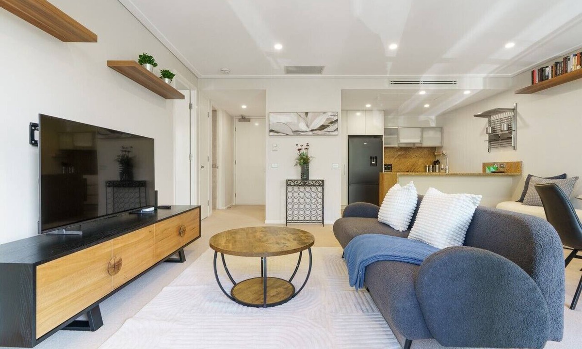 City East Apartment | Inner City Escape with Pool and Gym by Glebe Park