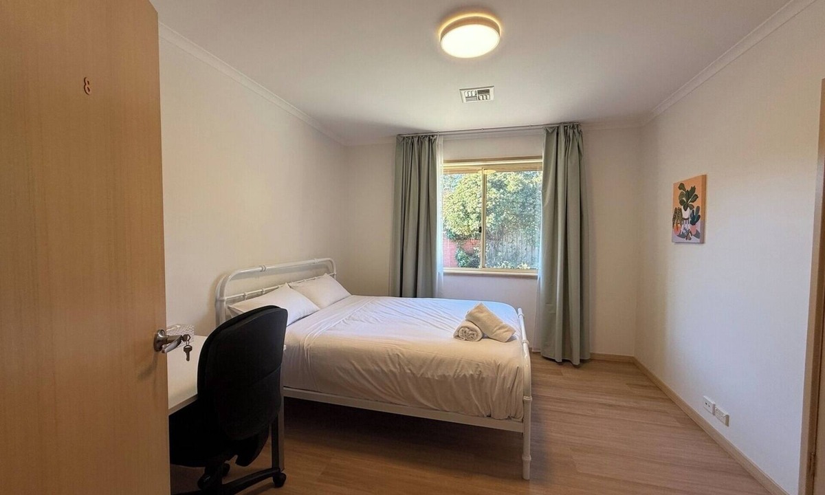 Turner House | Inner North Gem | King Room Near ANU and City Centre
