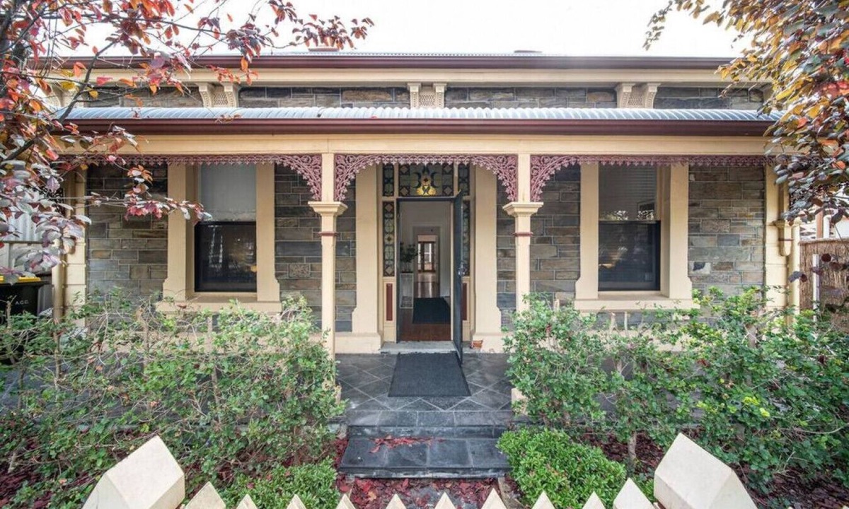 Adelaide Central Business District Cottage | Irma`s Place—A Historic Garden Cottage