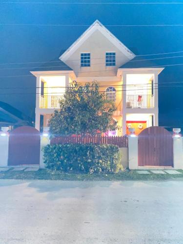 Gambier Apartment | Island Vibes Point of View- Near Beach & Airport