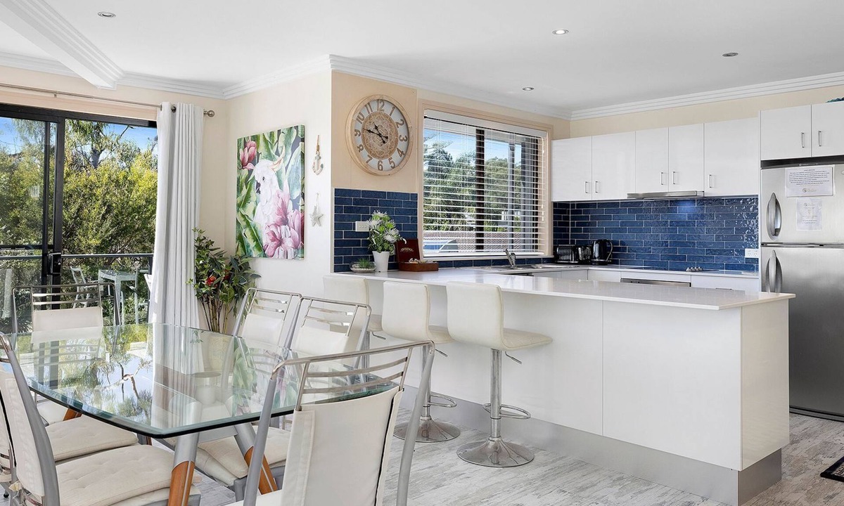 Nelson Bay House | Karinya at Little Beach - Upstairs Half House - Walk to Little Beach