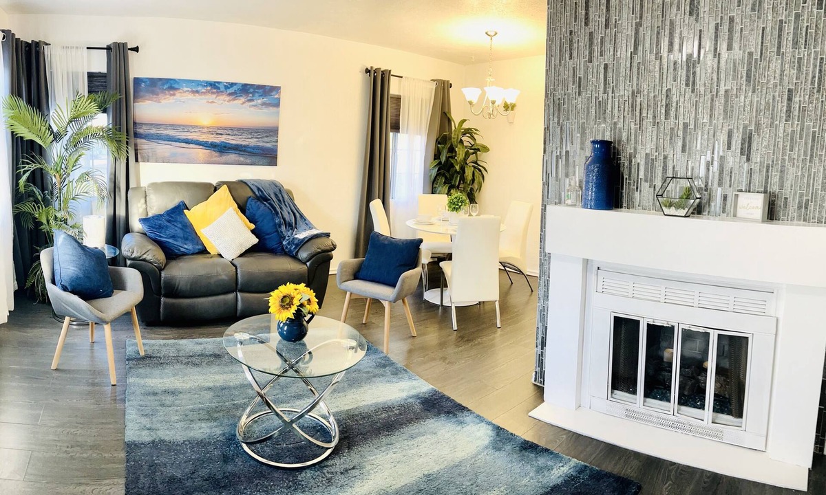 South Gate House | * King size bed * HOME AWAY FROM HOME