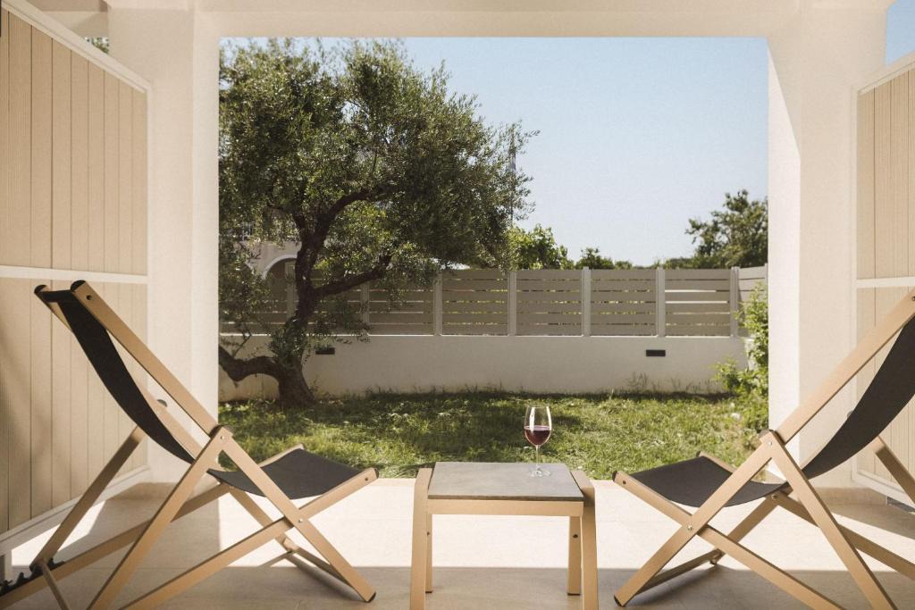 Psarou Apartment | Krystalias luxury studio