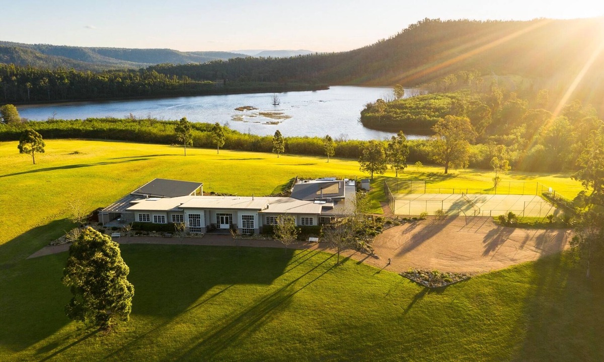 Kangaroo Valley House | Lake David Luxe Lakehouse Getaway