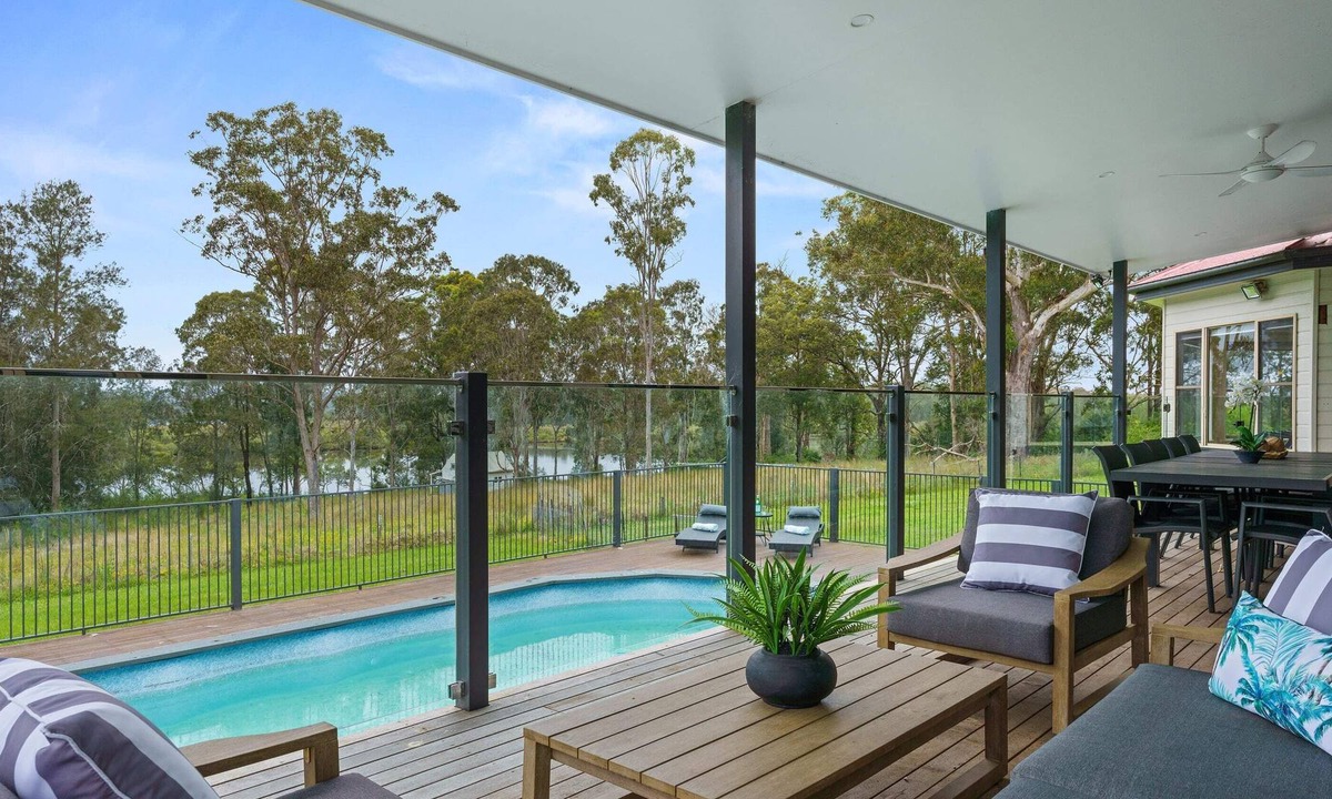 Nabiac House | Lake House Family Stay - Pool, Firepit, Gamesroom