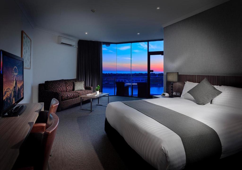 West Lakes Hotel | Lakes Hotel