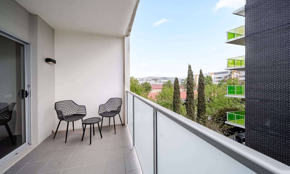 Greenway Apartment | Lakeside 1-Bed with A/C, Parking & Balcony