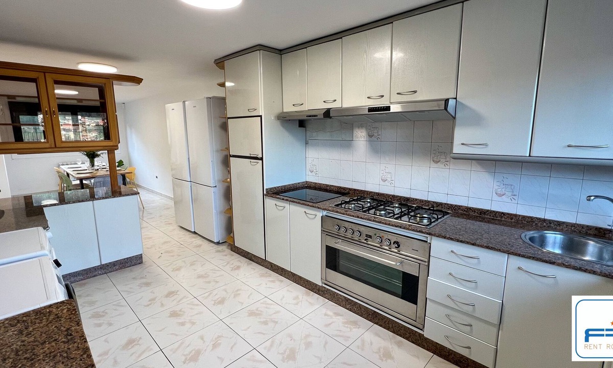 Vigo House | Large 9-bedroom house, Cabral.