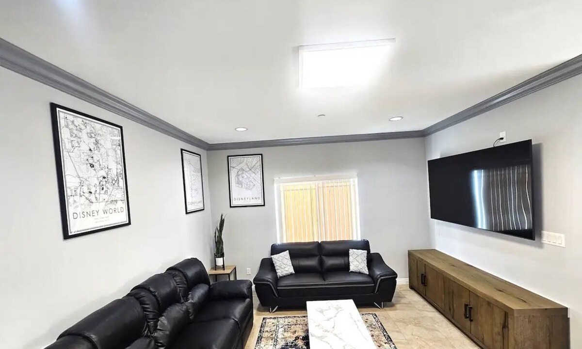 Midway City House | Large Fun Modern near Disneyland & OC Beaches