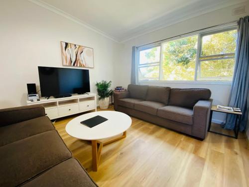 Davoren Park House | Large Home and Yard Gateway to Barossa, Davoren Park
