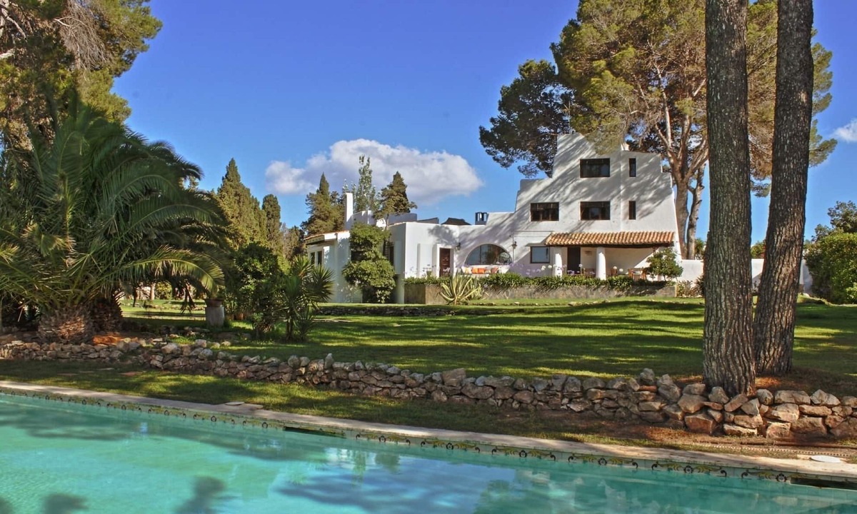 Port des Torrent House | Large Ibizan house - set in an lush garden- 2 pools. Quiet and accessible
