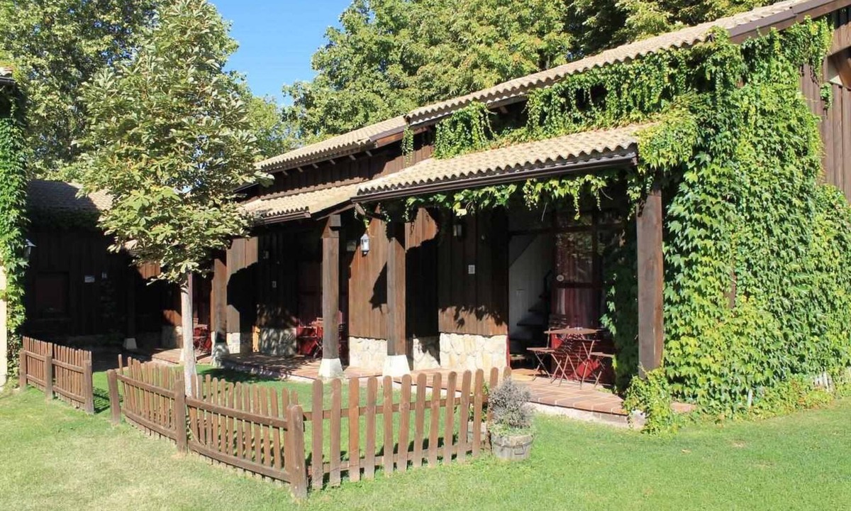 La Pradera de Navalhorno House | LAS CABAÑAS DE VALSAIN, in the heart of the Sierra del Guarrama National Park.