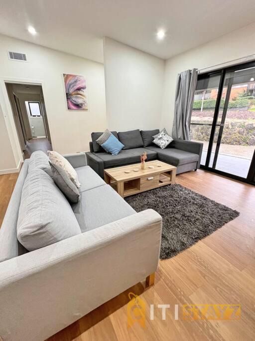 Lyons House | Lavish in Lyons - 3bd 2bth Spacious & Modern Home