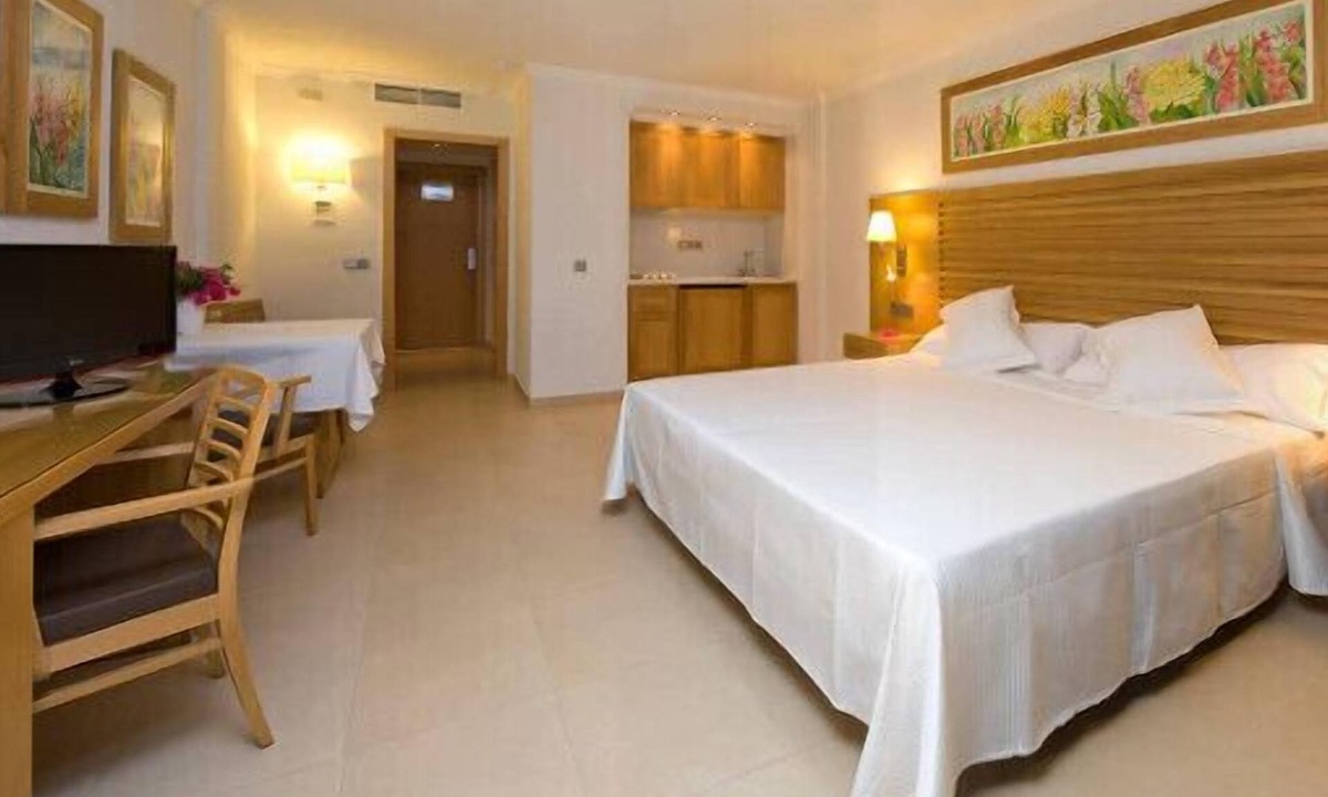 Sant Jordi de Ses Salines Hotel | LeibTour code: [IBAPPRE/STD] Estudio en Playa den Bossa con Piscina