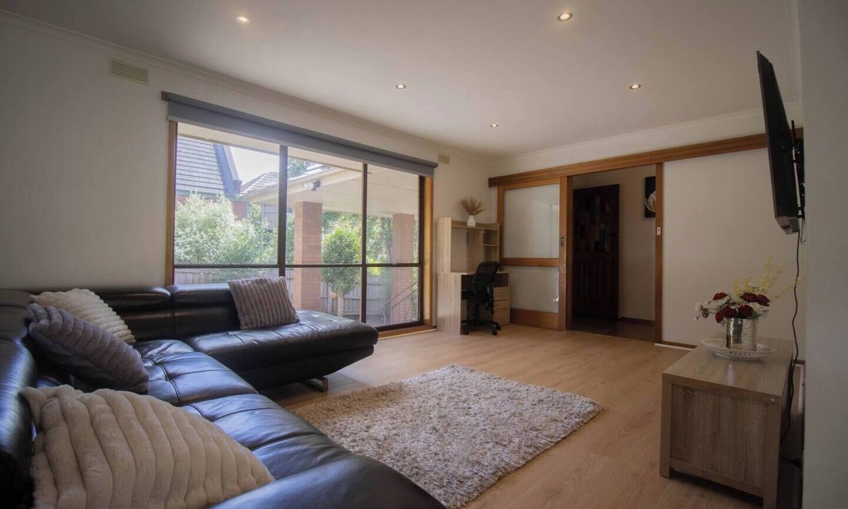 Golden Point House | Located across from Sovereign Hill, this 3-bedroom home is perfect for families or travellers